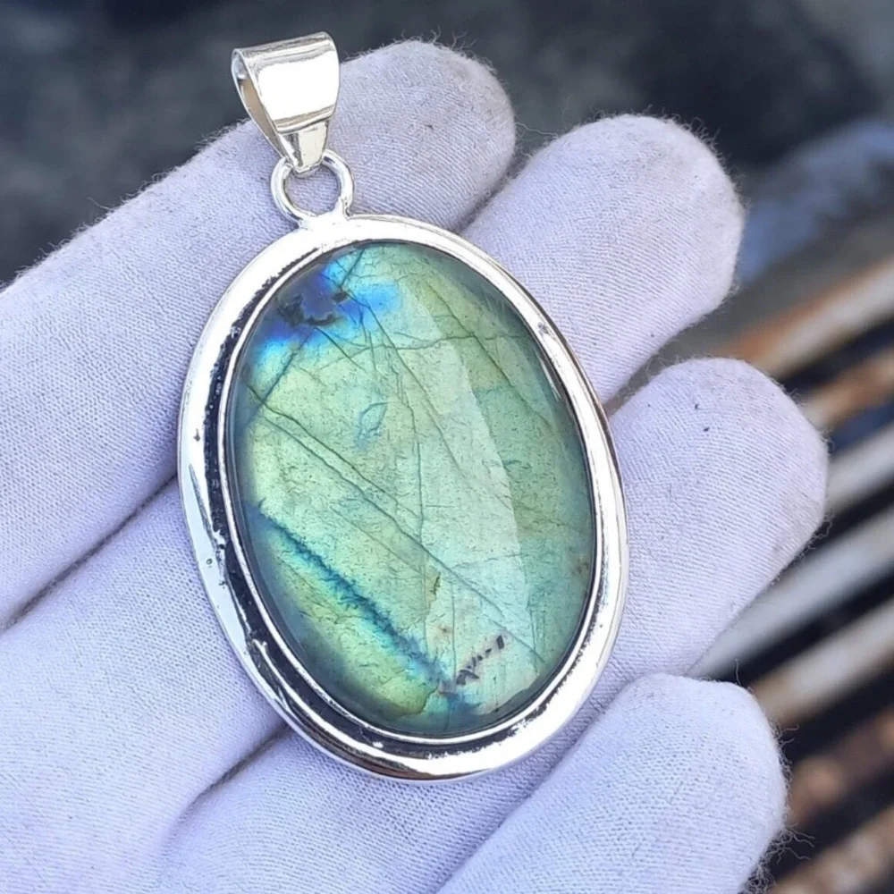 Gorgeous Handmade Labradorite 925 Sterling Silver Pendant - Picture 2 of 4